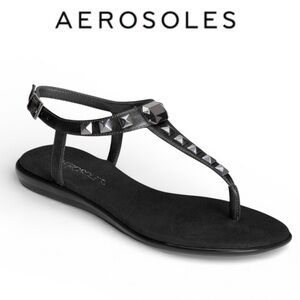 AEROSOLES CHLOSE TOGETHER NAVY BLUE “T” STRAP GLADIATOR STUDDED FLAT SANDALS